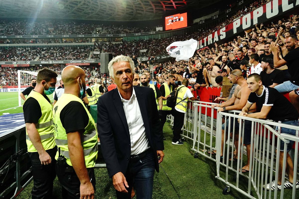 Scene halucinante în Nice - Marseille! Jucătorii oaspeților s-au luat la bătaie cu fanii adverși + Antrenorul, ținut de staff și fotbaliști