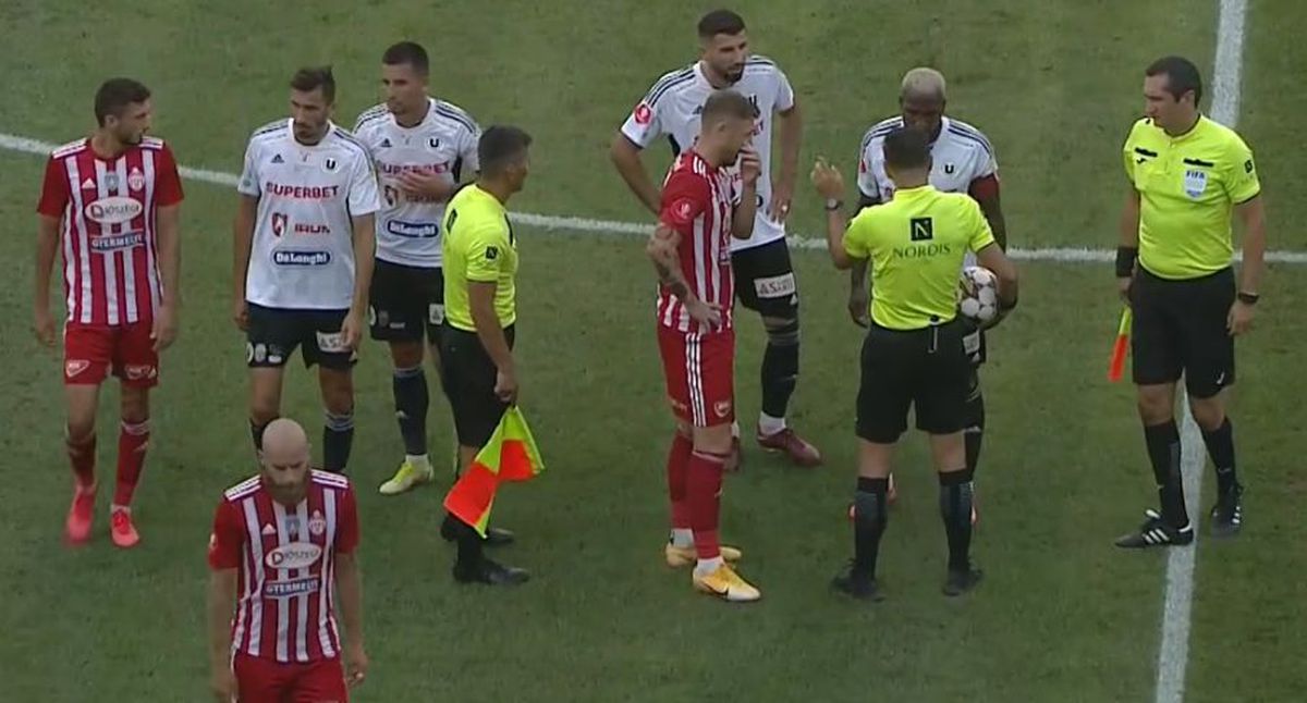 U Cluj - Sepsi, oprit din cauza scandărilor xenofobe! Două bannere instigatoare au inflamat spiritele: „Echipele hortyste, eliminate de pe-a fotbalului hartă”