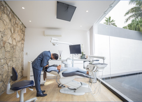 Trei semne care te anunță că trebuie să mergi la dentist