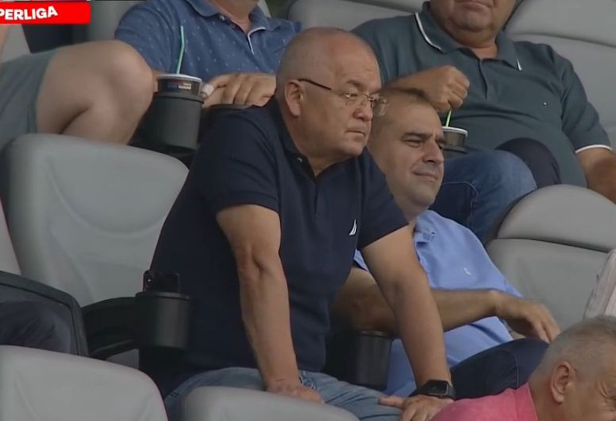 U Cluj - Sepsi, oprit din cauza scandărilor xenofobe! Două bannere instigatoare au inflamat spiritele: „Echipele hortyste, eliminate de pe-a fotbalului hartă”