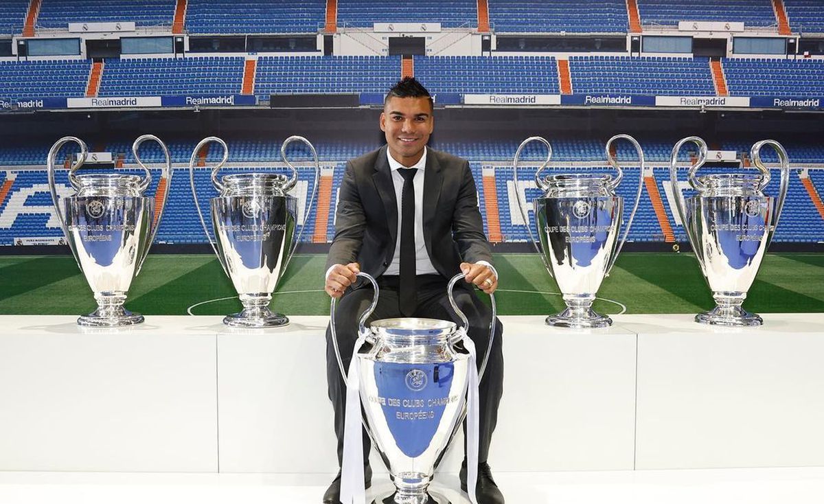 Vedeta de la Manchester United a spus „pas” petrecerii alături de colegi și a plecat în vacanță cu superba lui soție