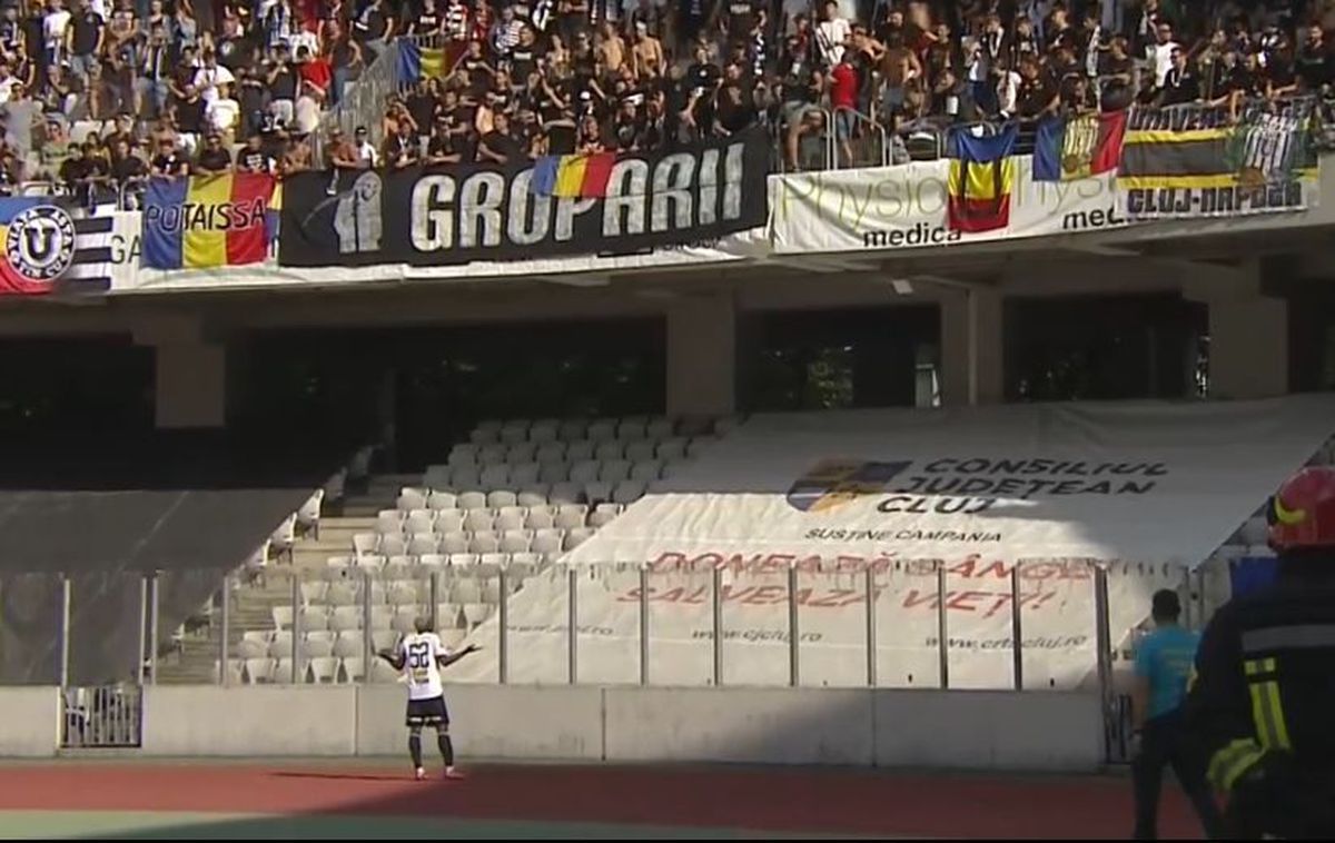 U Cluj - Sepsi, oprit din cauza scandărilor xenofobe! Două bannere instigatoare au inflamat spiritele: „Echipele hortyste, eliminate de pe-a fotbalului hartă”