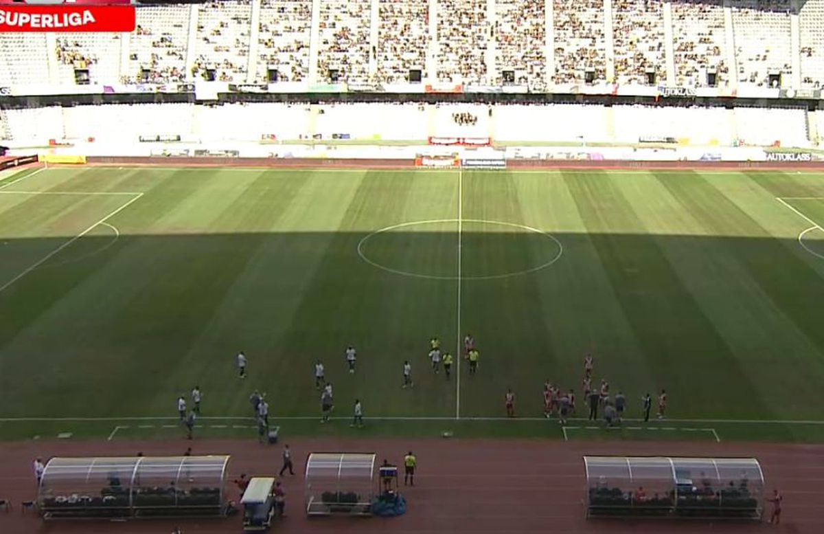 U Cluj - Sepsi, oprit din cauza scandărilor xenofobe! Două bannere instigatoare au inflamat spiritele: „Echipele hortyste, eliminate de pe-a fotbalului hartă”