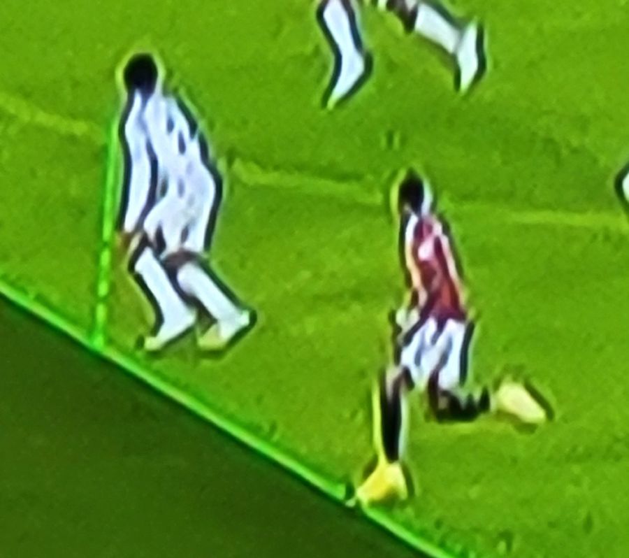 Faza la care arbitrii din camera VAR au considerat că nu e ofsaid Victorie eroică! United o învinge pe Liverpool, care rămâne fără victorie în primele 3 etape. Milner și Van Dijk s-au certat pe teren!