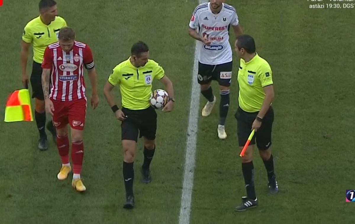 U Cluj - Sepsi, oprit din cauza scandărilor xenofobe! Două bannere instigatoare au inflamat spiritele: „Echipele hortyste, eliminate de pe-a fotbalului hartă”