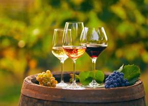 Vin alb, vin rosé sau vin roșu? Ghidul băuturilor de la SmartDrinks.ro pentru ocazii speciale