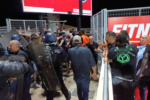 Supoterii de la Bordeaux au forțat intrarea pe stadion, deși erau interziși // Foto: Imago
