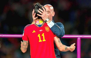 Vicepremierul Spaniei cere demisia președintelui federației, care a sărutat-o pe gură pe fotbalista campioană mondială!