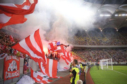 Dinamo - Petrolul, programat sâmbătă, de la ora 21:45, se va juca pe arena Arcul de Triumf. „Câinii” ar fi vrut pe Arena Națională, dar au fost refuzați.