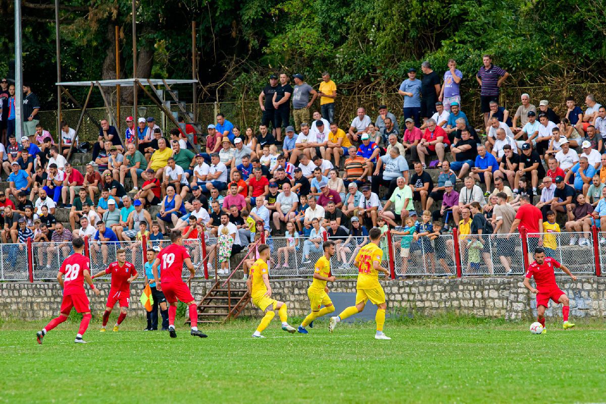 Imagini cu stadionul din Câmpulung (august 2024) » Arena încă nu poate găzdui meciuri din Liga 2, la nici două luni după băile de mulțime făcute de Elena Lasconi