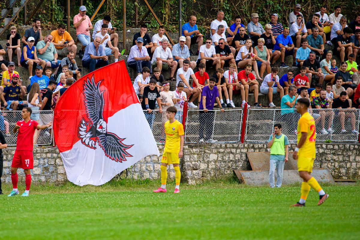 Imagini cu stadionul din Câmpulung (august 2024) » Arena încă nu poate găzdui meciuri din Liga 2, la nici două luni după băile de mulțime făcute de Elena Lasconi