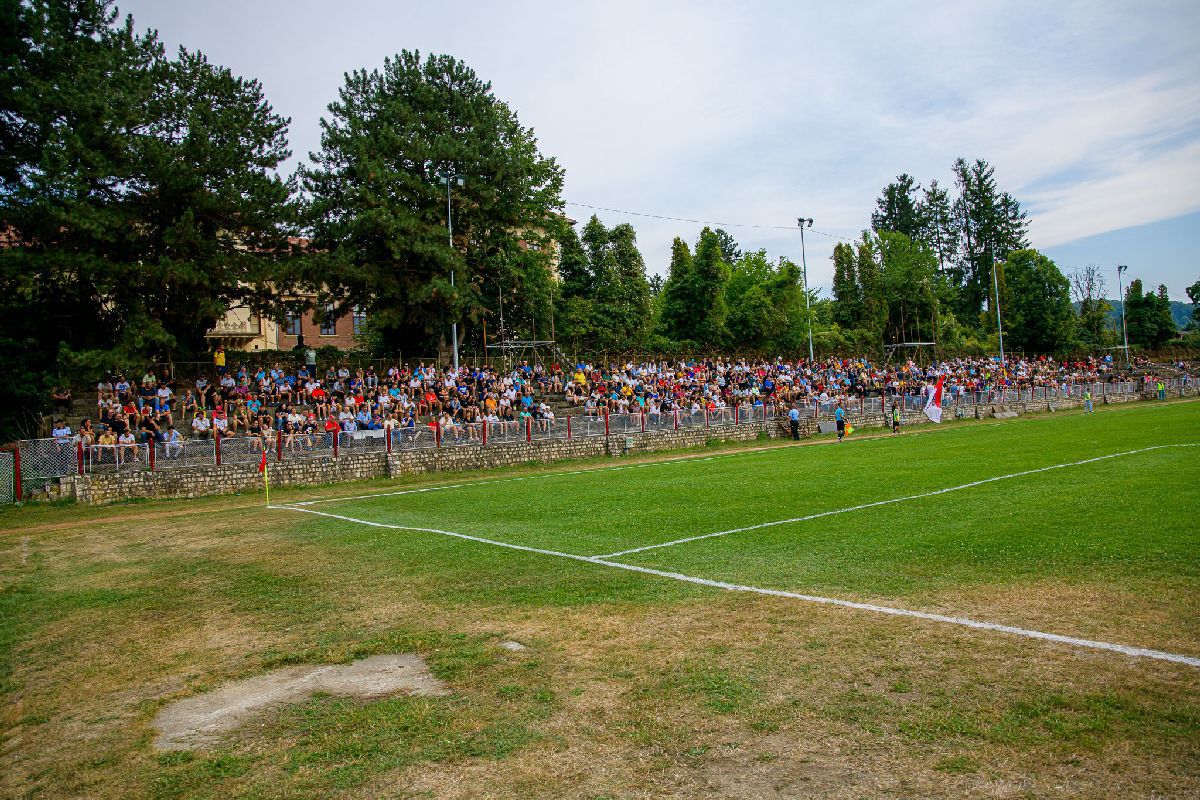 Imagini cu stadionul din Câmpulung (august 2024) » Arena încă nu poate găzdui meciuri din Liga 2, la nici două luni după băile de mulțime făcute de Elena Lasconi