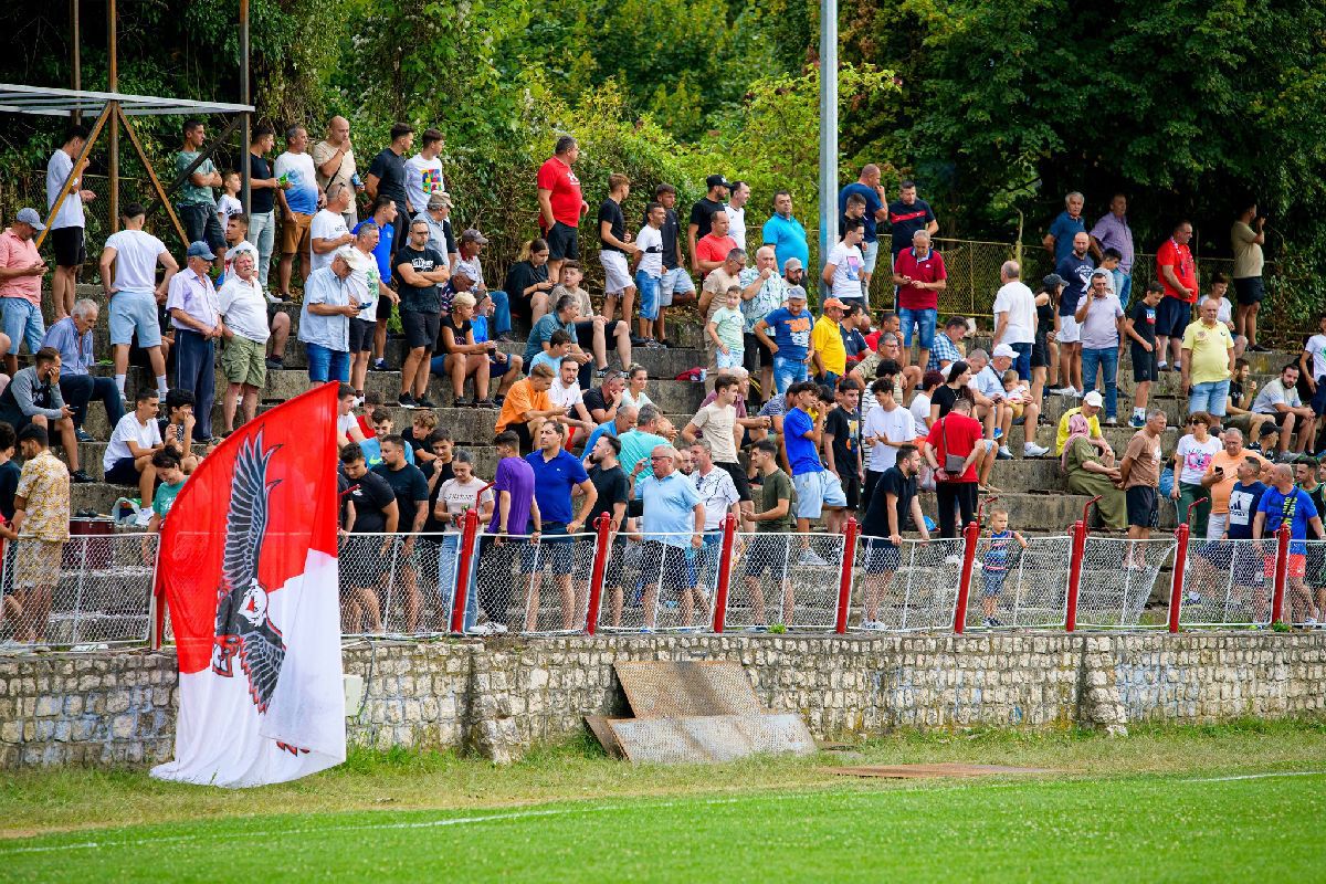 Imagini cu stadionul din Câmpulung (august 2024) » Arena încă nu poate găzdui meciuri din Liga 2, la nici două luni după băile de mulțime făcute de Elena Lasconi