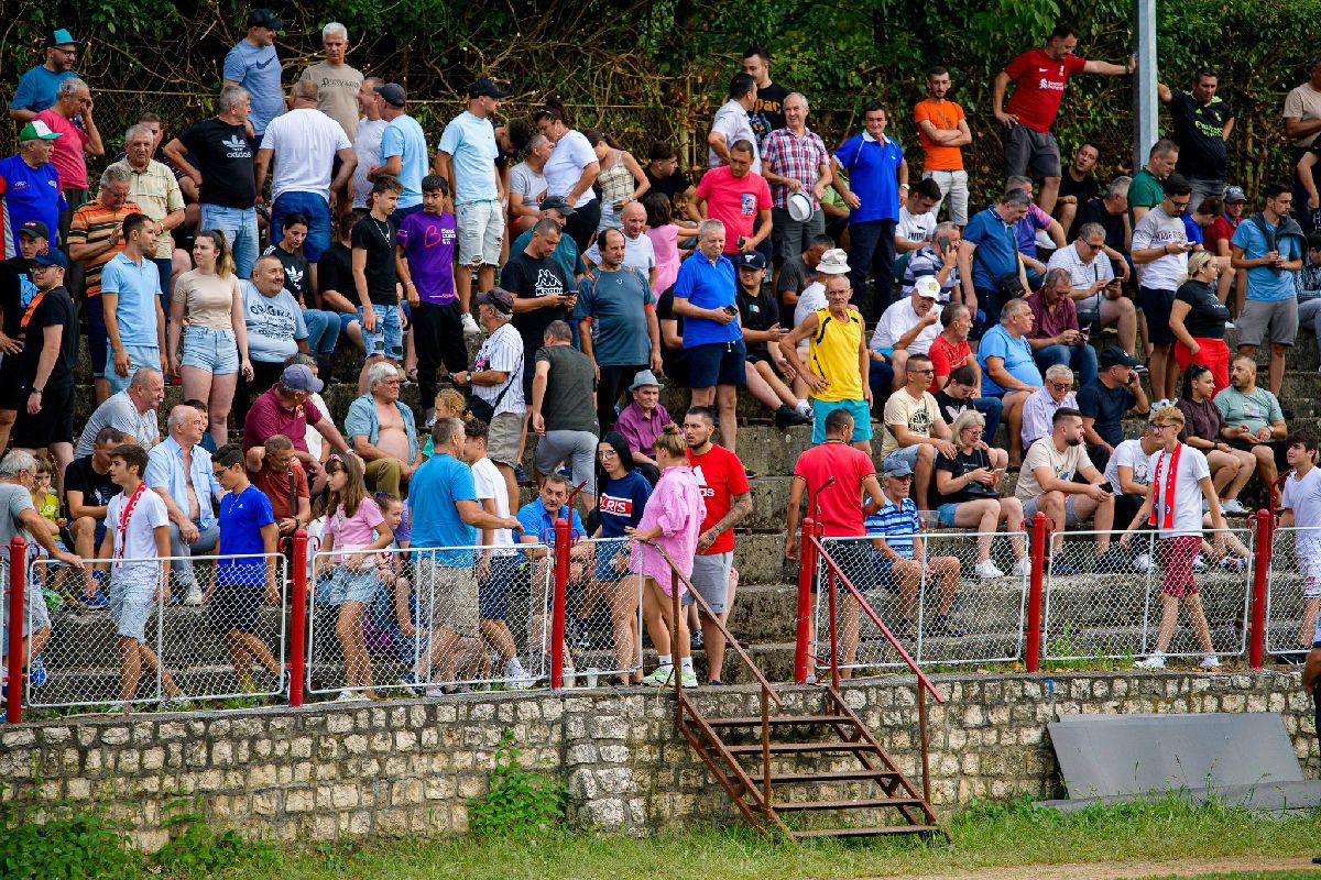 Imagini cu stadionul din Câmpulung (august 2024) » Arena încă nu poate găzdui meciuri din Liga 2, la nici două luni după băile de mulțime făcute de Elena Lasconi