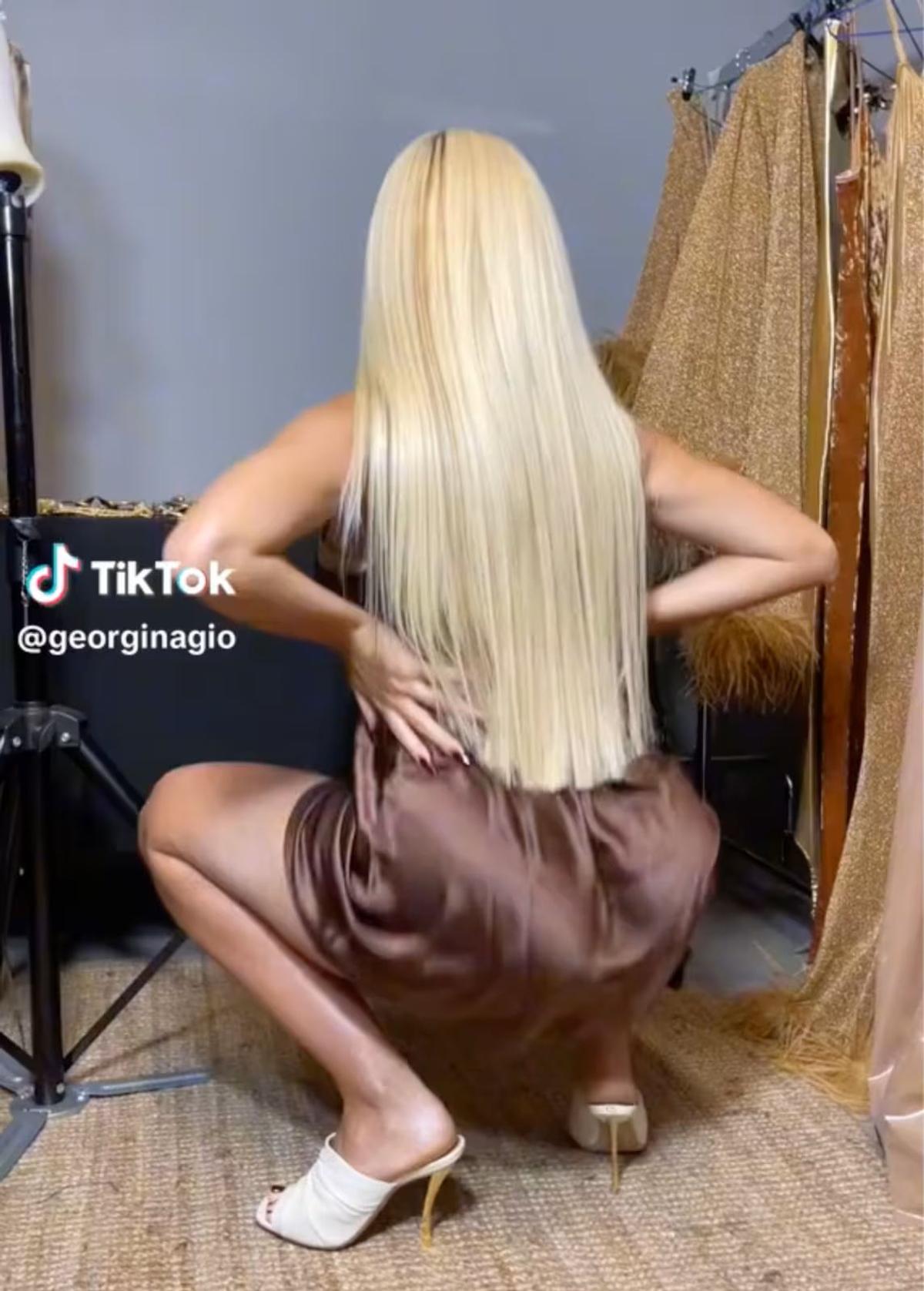 Georgina s-a pozat doar în ... tricou pentru a sărbători live golurile lui Cristiano Ronaldo! » Fotografia devenită virală