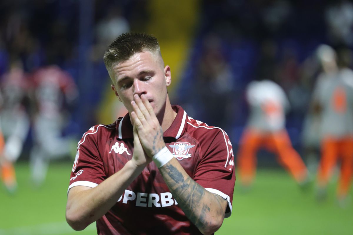 Ruptură la Rapid? Claudiu Petrila a dat mâna cu toți de pe bancă atunci când a fost schimbat, dar l-a evitat pe Costel Gâlcă + Ce s-a întâmplat după fluierul final