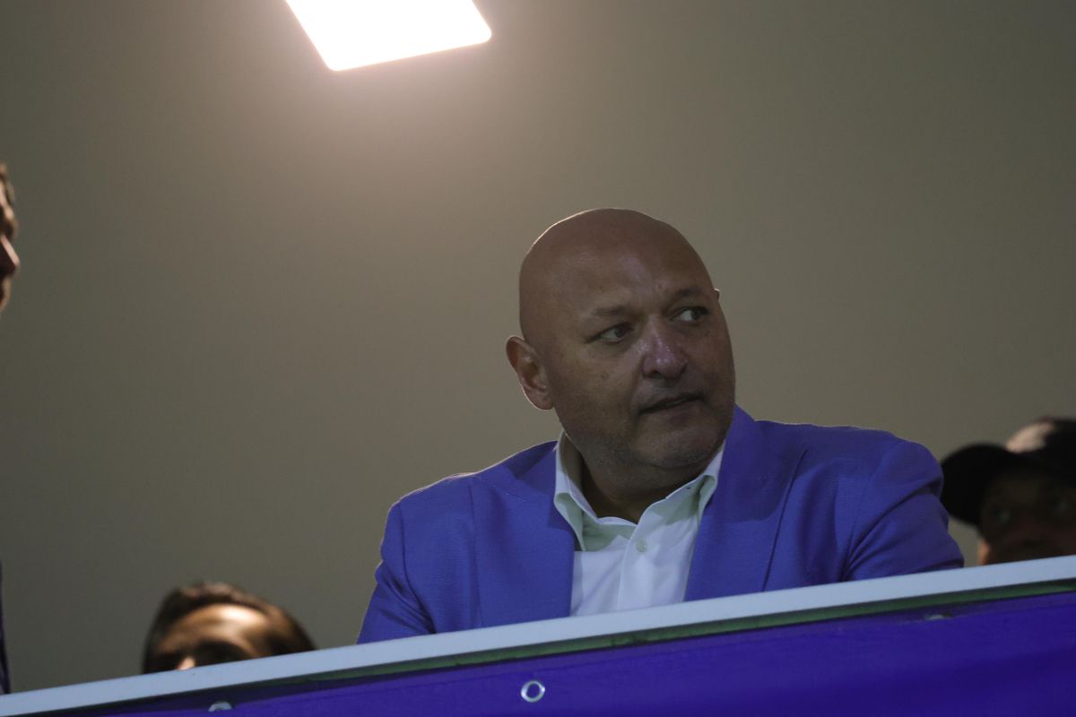 Metaloglobus - Rapid, „ploaie” de personalități la partidă, în frunte cu Dan Șucu