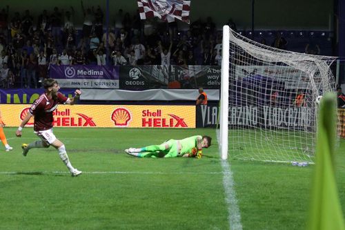 Grameni dezminte conflictul cu Gâlcă, după primul gol la Rapid: „Înțeleg că asta face rating”