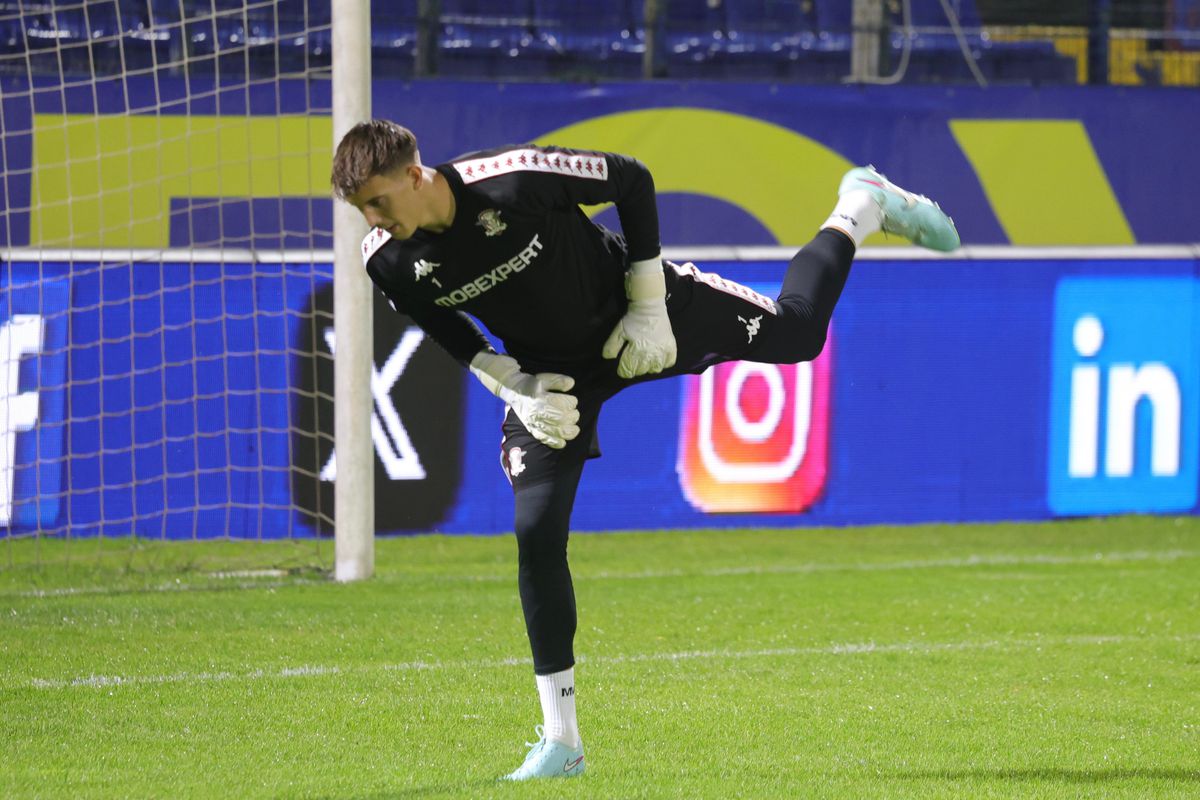 Rapid se impune greu cu Metaloglobus, iar giuleștenii se apropie la un singur punct de Universitatea Craiova