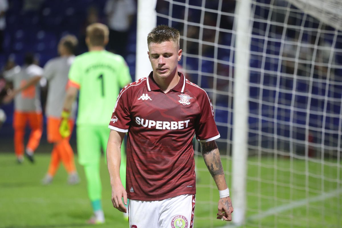 Ruptură la Rapid? Claudiu Petrila a dat mâna cu toți de pe bancă atunci când a fost schimbat, dar l-a evitat pe Costel Gâlcă + Ce s-a întâmplat după fluierul final