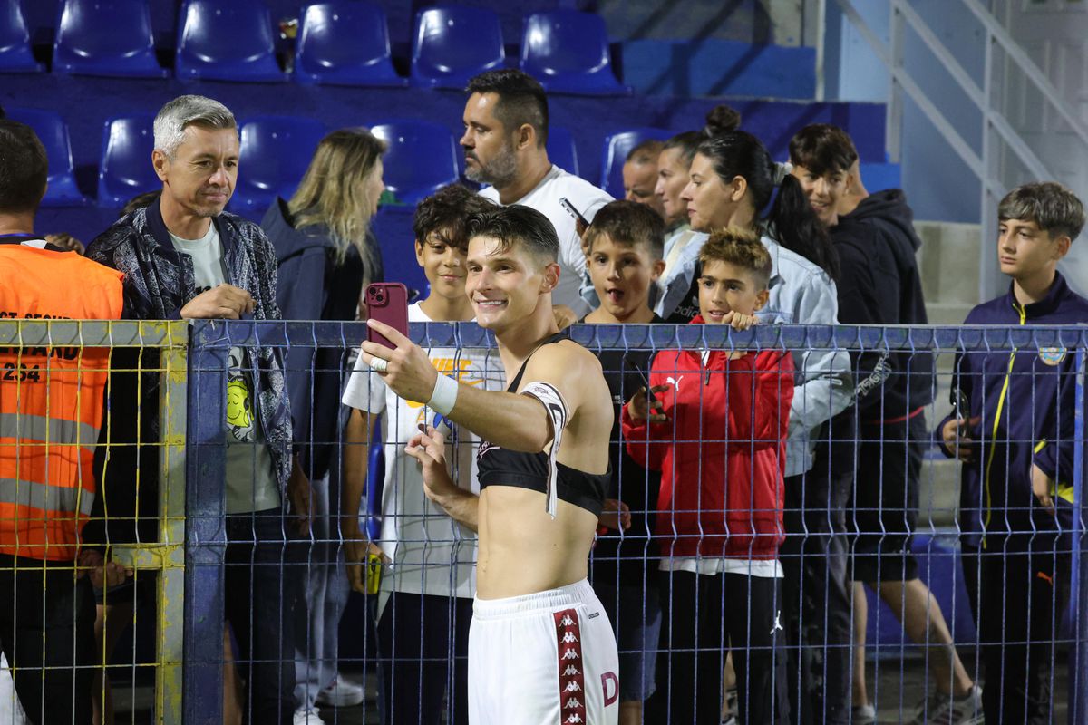 Alex Dobre la finalul meciului cu Metaloglobus / Foto: Ionuț Iordache