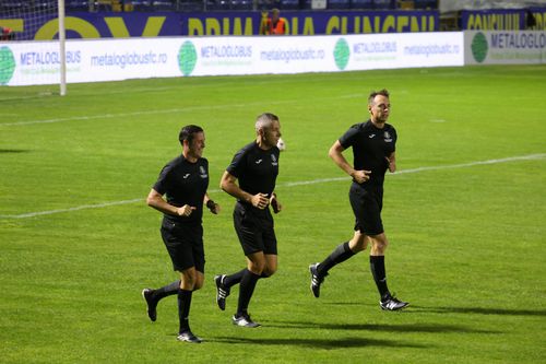 Radu Petrescu, la încălzire, înainte de Metaloglobus - Rapid // foto: Ionuț Iordache (GSP)