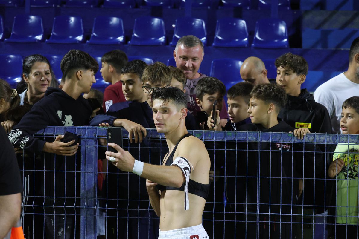 Prezență surpriză la Clinceni: omul care a plecat cu scandal din Giulești s-a îmbrățișat cu Alex Dobre!