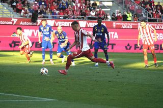 Final DRAMATIC în UTA Arad - Unirea Slobozia » Pedepsiți în prelungiri pentru că au vrut să se „baricadeze”!