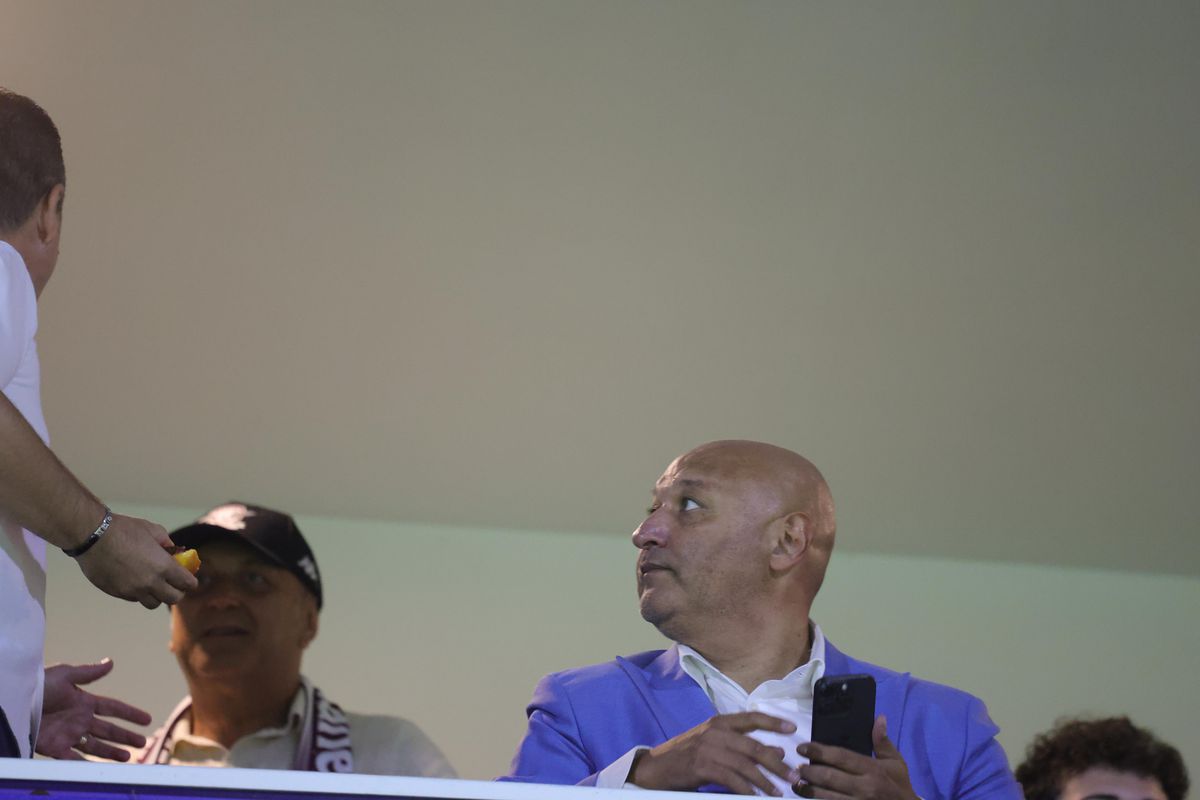 Metaloglobus - Rapid, „ploaie” de personalități la partidă, în frunte cu Dan Șucu