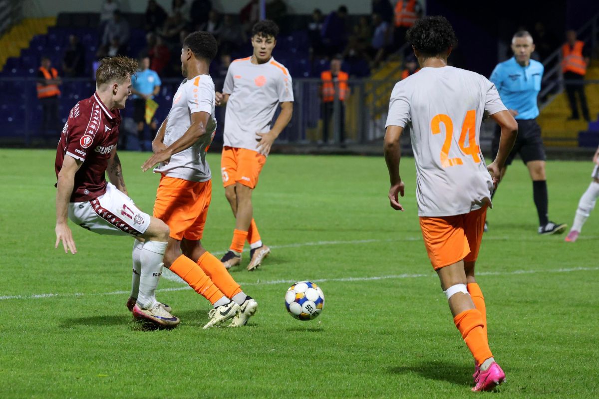 Rapid se impune greu cu Metaloglobus, iar giuleștenii se apropie la un singur punct de Universitatea Craiova