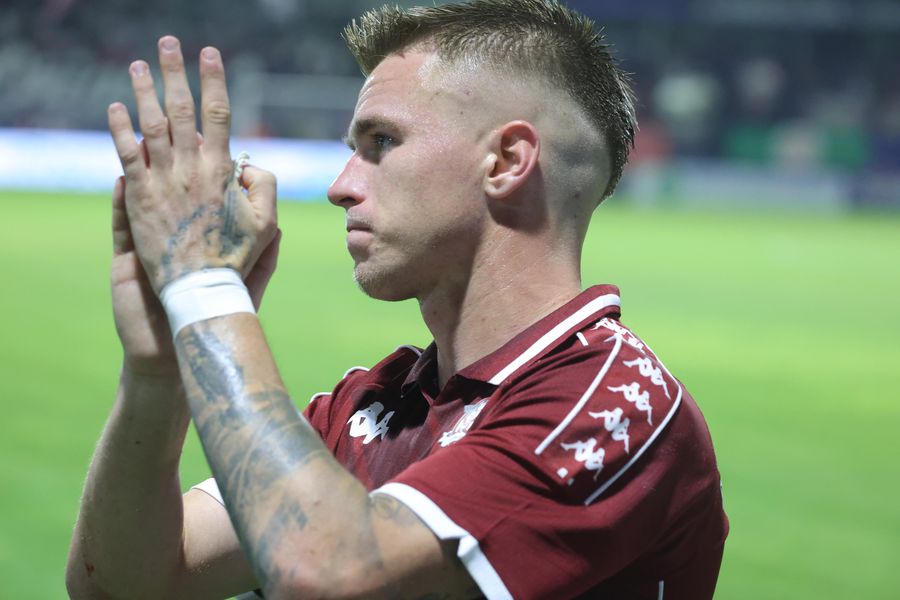 Rivali pe teren, vecini în București » Doi jucători-cheie de la Rapid și Dinamo se văd zilnic în bloc: „Un băiat foarte bun”