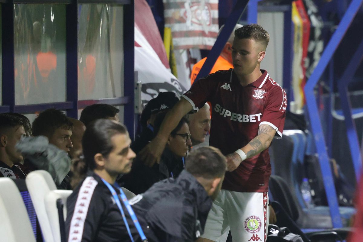 Ruptură la Rapid? Claudiu Petrila a dat mâna cu toți de pe bancă atunci când a fost schimbat, dar l-a evitat pe Costel Gâlcă + Ce s-a întâmplat după fluierul final