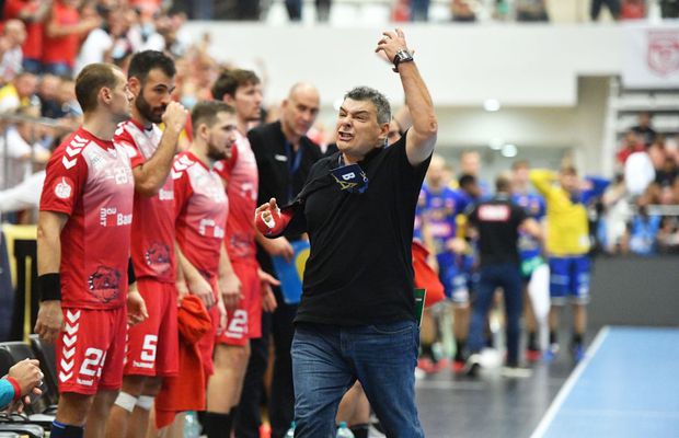 Noi informații înainte de PSG - Dinamo: ce se întâmplă cu Xavi Pascual și cei 3 jucători rămași la București