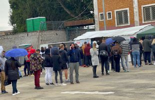 Ce se întâmplă ACUM la Hunedoara: cozi imense la testare + 8.000 de fani așteptați la stadion