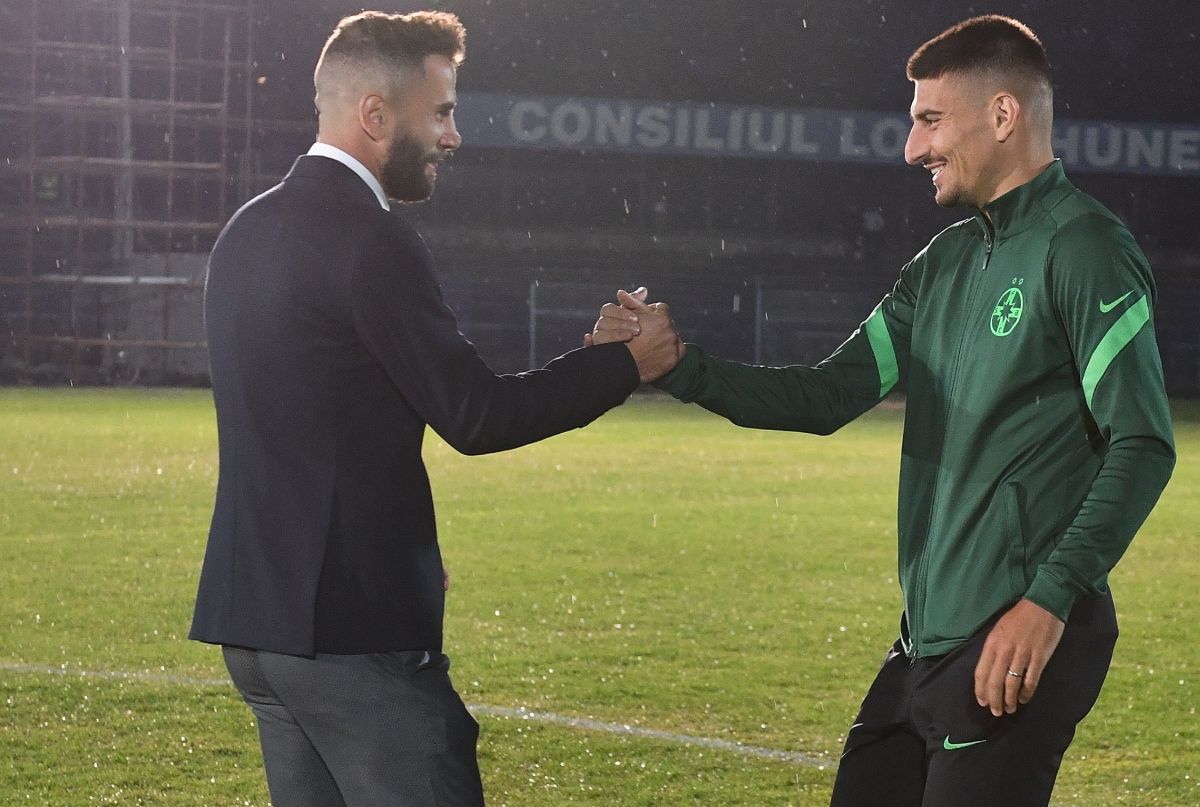 Cornel Dinu râde de doi fotbaliști de la FCSB: „Sunt comici! Și eu, la vârsta mea, îi driblez”