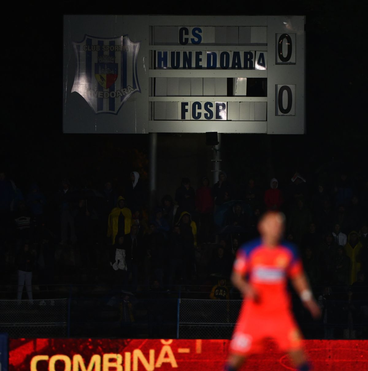 Cornel Dinu râde de doi fotbaliști de la FCSB: „Sunt comici! Și eu, la vârsta mea, îi driblez”