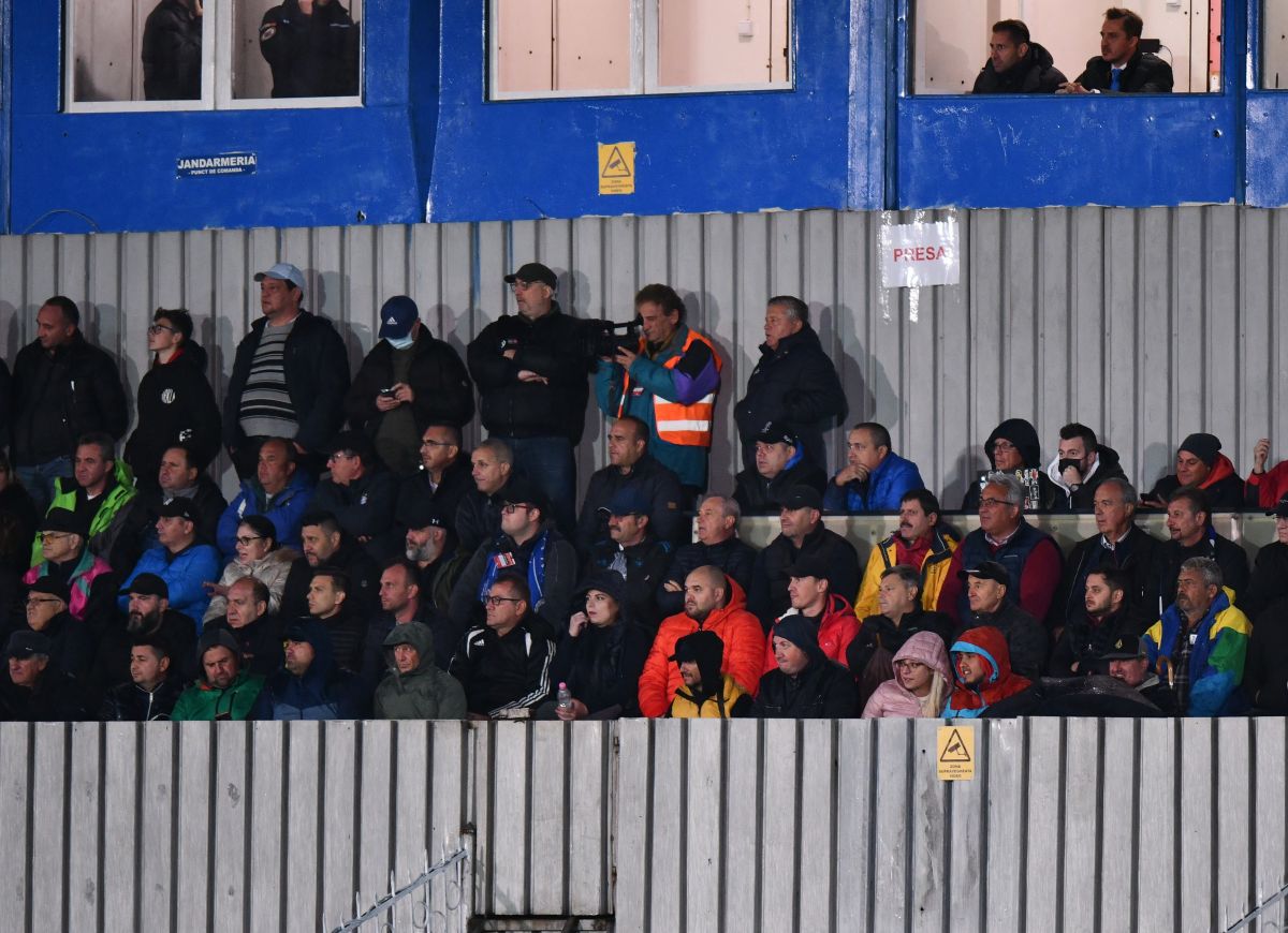 Cornel Dinu râde de doi fotbaliști de la FCSB: „Sunt comici! Și eu, la vârsta mea, îi driblez”