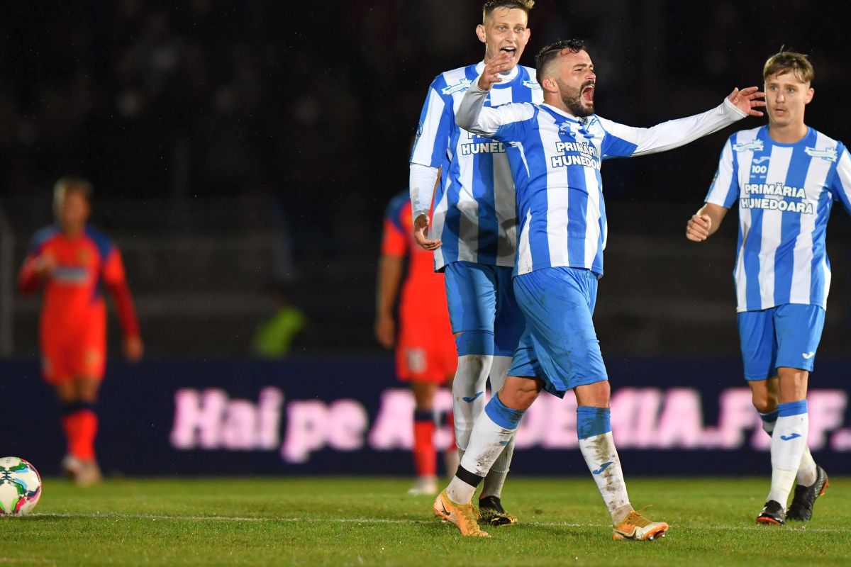 Ce a declarat antrenorul lui CS Hunedoara, după ce a fost egalul lui Edi Iordănescu timp de 90 de minute: „Le-am spus jucătorilor să nu-i respectăm mai mult decât trebuie”