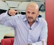 Adrian Mititelu, finanțatorul celor de la FCU Craiova, continuă disputa cu rivalii de la Rapid. De această dată l-a criticat pe Victor Angelescu, acționarul minoritar al clubului giuleștean.