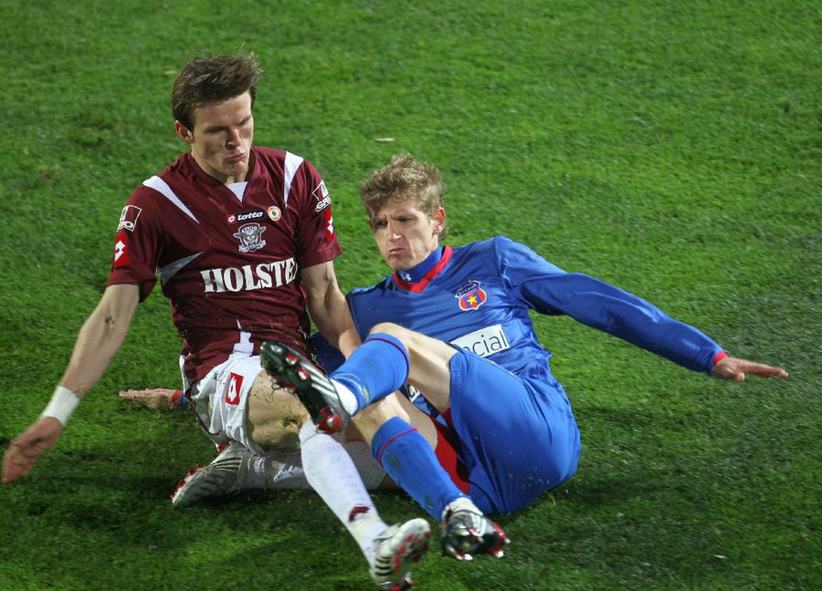 Neșu a fost unul dintre cei mai aprigi fundași stânga din fotbalul românesc / foto: Cristi Preda Mihai Neșu, la episodul #8 din podcastul „Profu' de Sport” » Despre sport și viață, despre credință și acceptare: „Am fost foarte supărat pe Dumnezeu. Dar apoi am realizat că totul are un sens. Și acum trăiesc cea mai fericită perioadă a vieții mele”