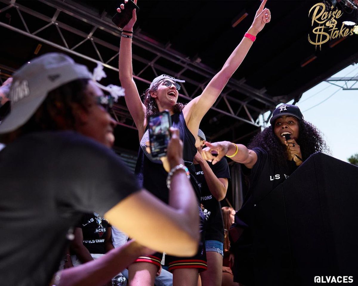 Imagini de senzație din Las Vegas: campioanele WNBA, dezlănțuite la parada titlului