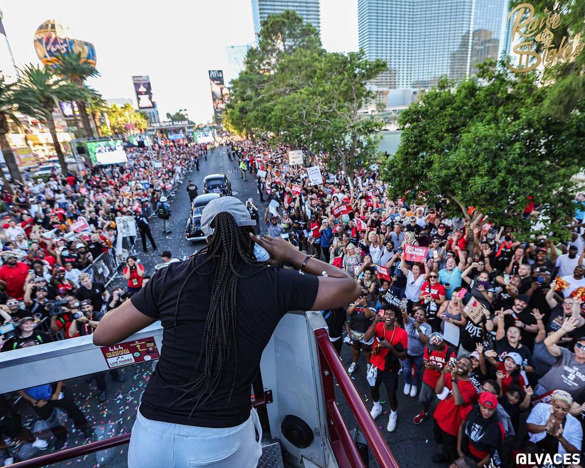 Imagini de senzație din Las Vegas: campioanele WNBA, dezlănțuite la parada titlului