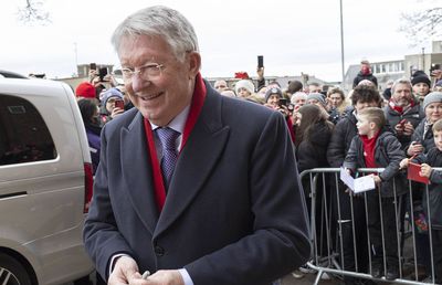 Sir Alex Ferguson continuă să câștige 235.000 de lire sterline pe săptămână, la nouă ani după retragerea de la Manchester United