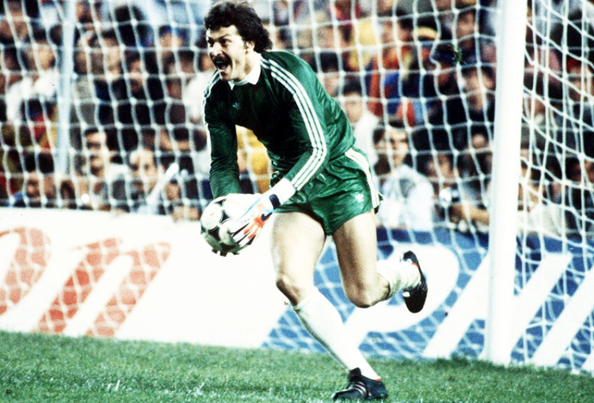 Omagiul superb adus de clubul FC Sevilla în memoria lui Helmuth Duckadam » Ce au afișat lângă poarta unde s-a întâmplat minunea din 1986