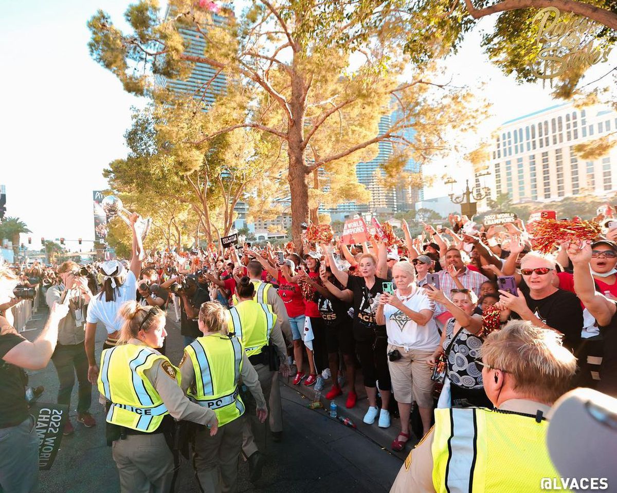 Imagini de senzație din Las Vegas: campioanele WNBA, dezlănțuite la parada titlului