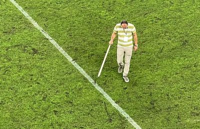 Nu s-a văzut la TV » 8 detalii remarcate de reporterii GSP la Dinamo - Farul: furci pe gazon, ironii în tribune