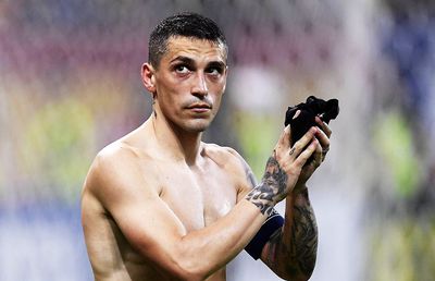 „Și noi trebuia să ieșim de pe teren de vreo 30-40 de ori” » Nicolae Stanciu: „«Uniți sub tricolor» au fost mereu cu noi, să vă zic ce spunea atacantul kosovar”