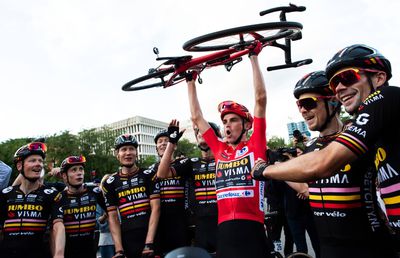 Managerul celor de la Jumbo-Visma, Richard Plugge, a dezvăluit cum se feresc de suplimentele contaminate: „Un ciclist nu poate lua pur și simplu un supliment fără să știe dacă a fost sau nu testat în prealabil"