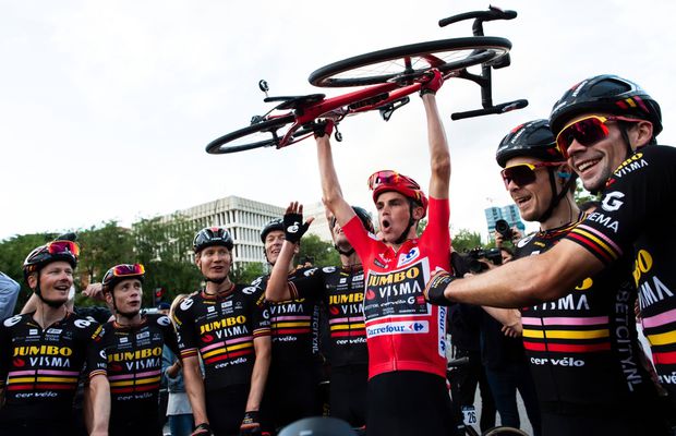 Managerul celor de la Jumbo-Visma, Richard Plugge, a dezvăluit cum se feresc de suplimentele contaminate: „Un ciclist nu poate lua pur și simplu un supliment fără să știe dacă a fost sau nu testat în prealabil"