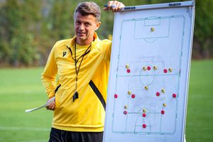 Fanii lui Dinamo au văzut „primul” 11 și l-au luat la întrebări pe Burcă: „Continuăm experimentele! Să sperăm că îi iese, că dacă nu...”